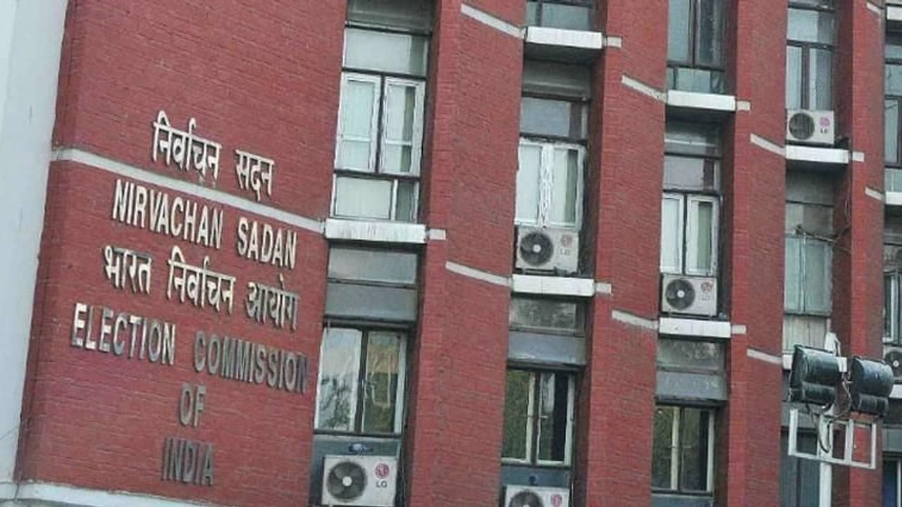 ಕರ್ನಾಟಕದ ಐಎಎಸ್ ಅಧಿಕಾರಿ ಸಸ್ಪೆಂಡ್ ಕರ್ನಾಟಕದ ಐಎಎಸ್ ಅಧಿಕಾರಿ ಸಸ್ಪೆಂಡ್