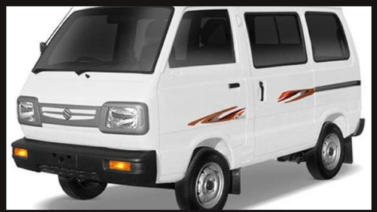 హైదరాబాద్ నడిరోడ్డులో.. పాడైన కారులో.. రెండేళ్లుగా నివాసం ఉంటున్న మహిళ....