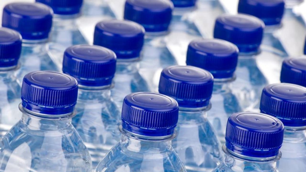 ഇനി കുപ്പിവെള്ളത്തിന്റെ പേരില് കൊള്ള നടക്കില്ല: സപ്ലൈക്കോയുടെ കുപ്പിവെള്ളം വിപണിയില്, വില 11 രൂപ ! ഇനി കുപ്പിവെള്ളത്തിന്റെ പേരില് കൊള്ള നടക്കില്ല: സപ്ലൈക്കോയുടെ കുപ്പിവെള്ളം വിപണിയില്, വില 11 രൂപ !