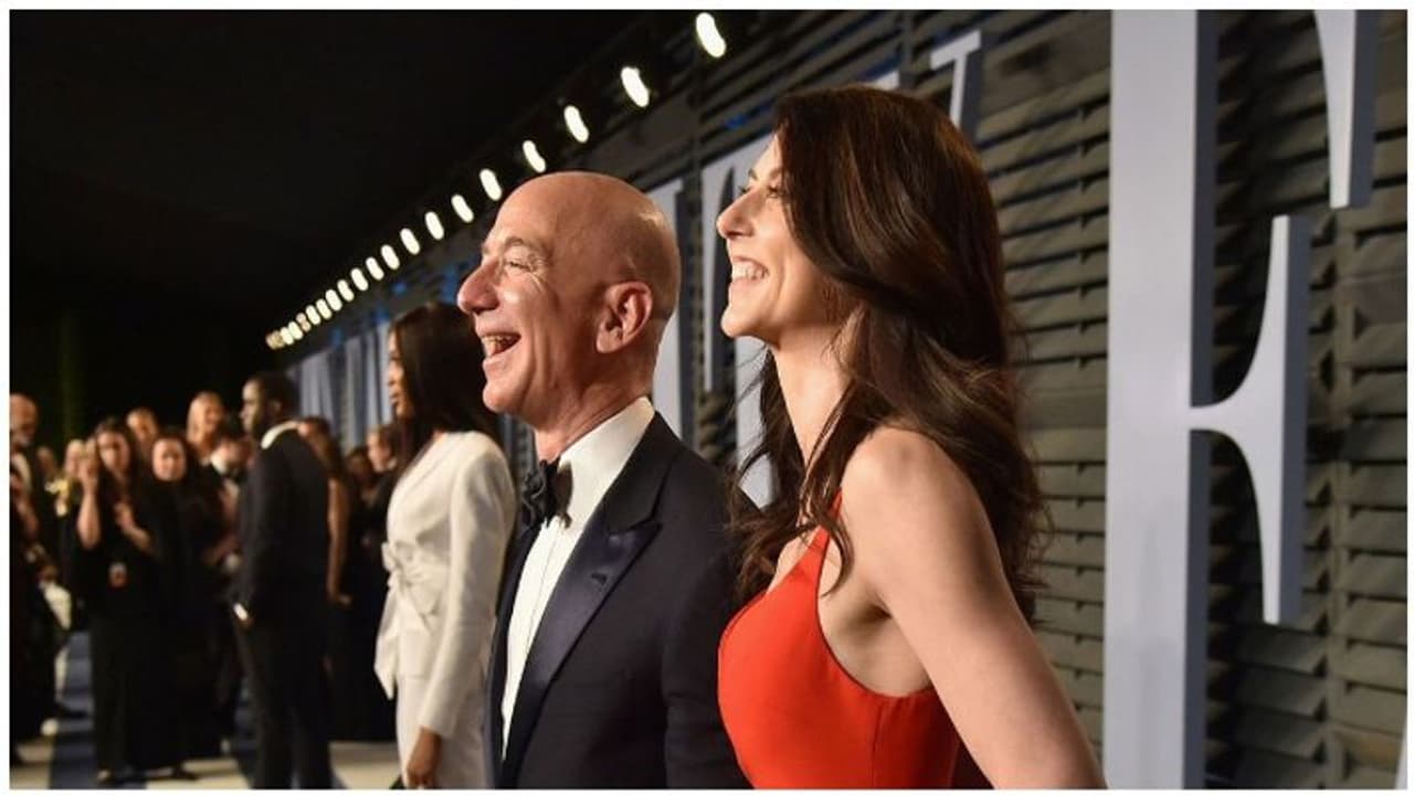 2 லட்சத்து 50 ஆயிரம் கோடி ரூபாயை மனைவிக்கு ஜீவனாம்சமாக வழங்கும் அமேசான் புண்ணியவான்... 2 லட்சத்து 50 ஆயிரம் கோடி ரூபாயை மனைவிக்கு ஜீவனாம்சமாக வழங்கும் அமேசான் புண்ணியவான்...