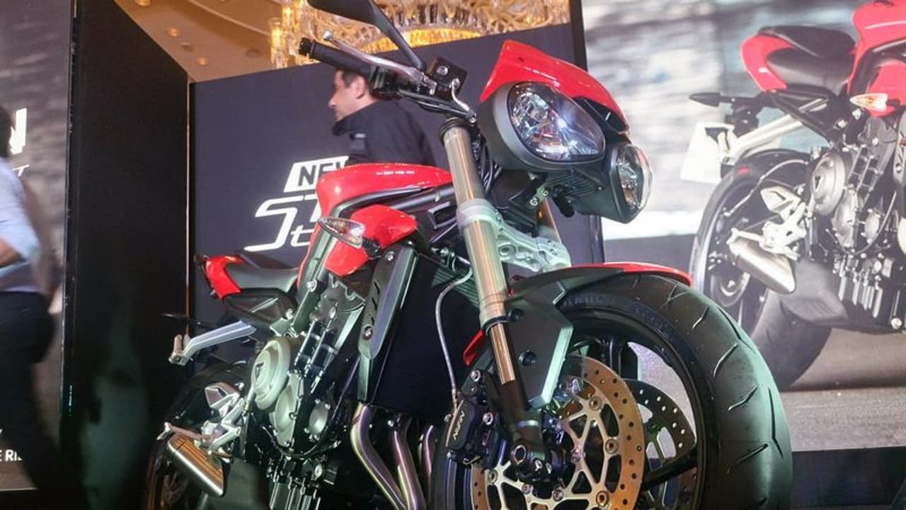 വരുന്നൂ ട്രയംഫ് ട്രിപ്പിള് ആര്എസ് വരുന്നൂ ട്രയംഫ് ട്രിപ്പിള് ആര്എസ്