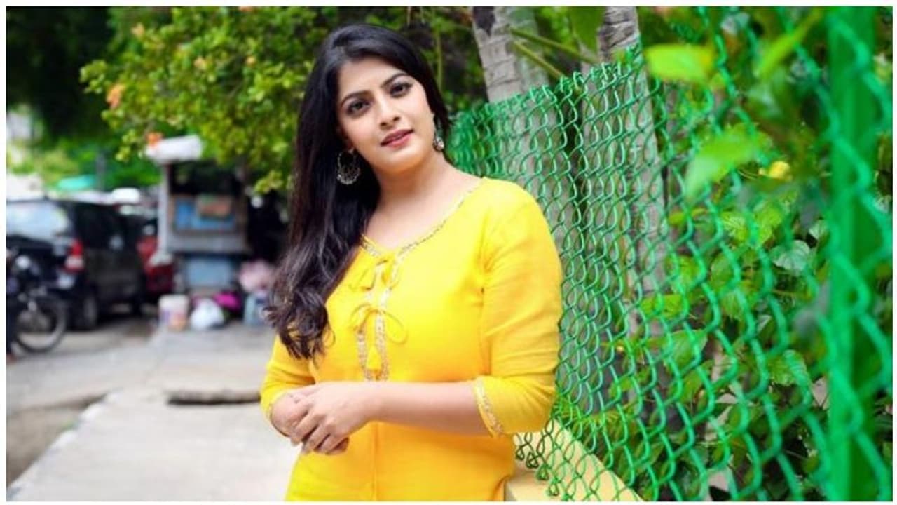 இரு உயிர்களைப் பலிகொண்ட படப்பிடிப்பு...வரலட்சுமி சரத் படத் தயாரிப்பாளர் கைது... இரு உயிர்களைப் பலிகொண்ட படப்பிடிப்பு...வரலட்சுமி சரத் படத் தயாரிப்பாளர் கைது...