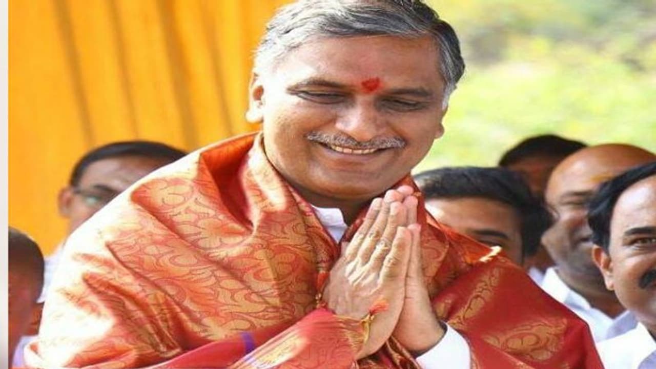 మంత్రి హరీష్ రావును సన్మానించిన జగ్గారెడ్డి మంత్రి హరీష్ రావును సన్మానించిన జగ్గారెడ్డి