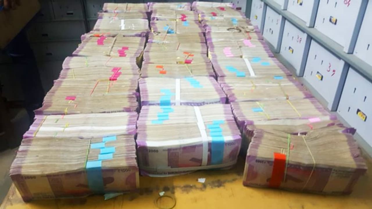 தமிழகத்தில் ரூ.319.02 கோடி மதிப்புள்ள பணம், பரிசுபொருட்கள் பறிமுதல்... பகீர் கிளப்பும் தேர்தல் ஆணையம்!