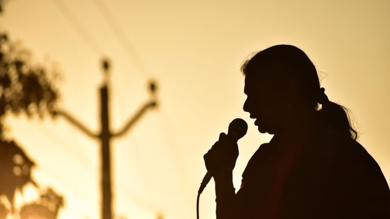 டெல்லி சென்று கனிமொழியை வெறுப்பேற்றி... நீளும் உதயநிதி லாபி...!