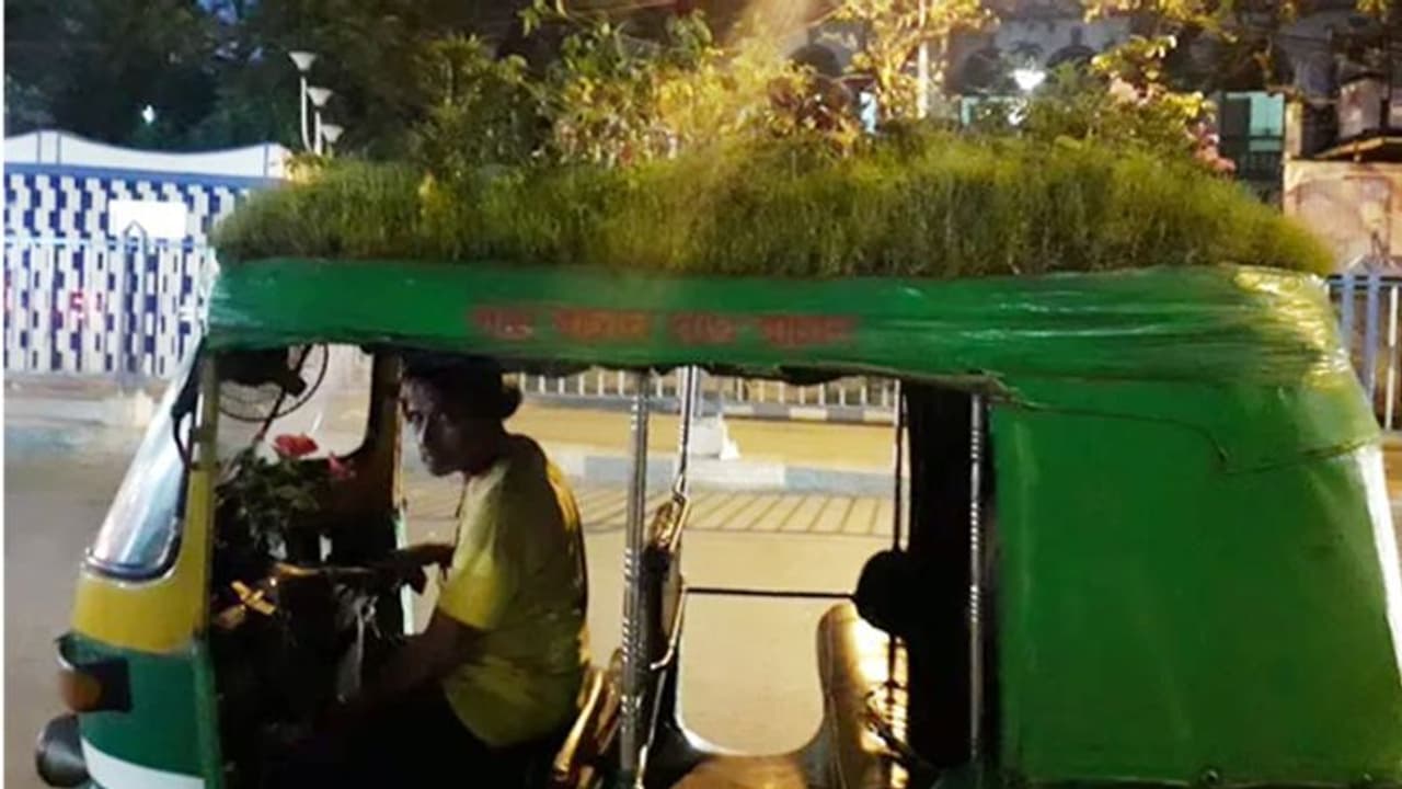 ചൂടിനോട് മല്ലിടാൻ ഓട്ടോയ്ക്ക് മുകളില് പൂന്തോട്ടമൊരുക്കി ഡ്രൈവര് ചൂടിനോട് മല്ലിടാൻ ഓട്ടോയ്ക്ക് മുകളില് പൂന്തോട്ടമൊരുക്കി ഡ്രൈവര്