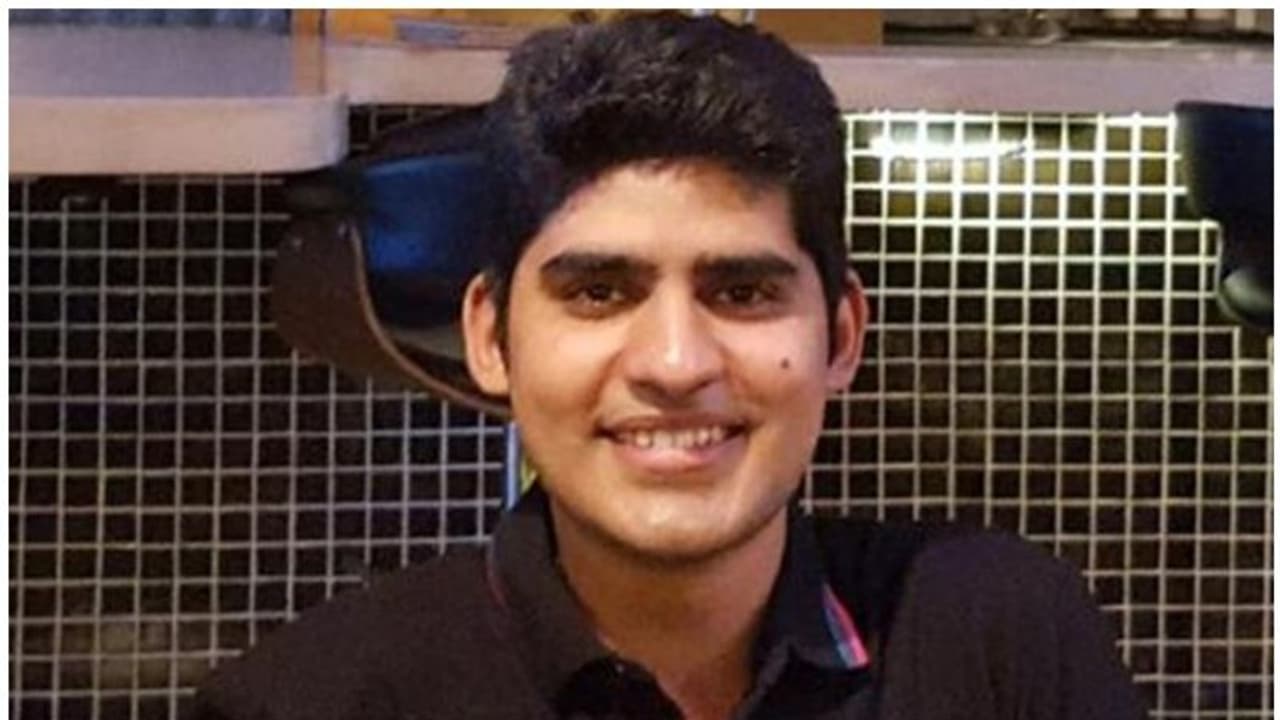 'കാമുകിക്ക് നന്ദി'; വൈറലായി സിവില് സര്വ്വീസ് ഒന്നാം റാങ്കുകാരന്റെ പ്രതികരണം 'കാമുകിക്ക് നന്ദി'; വൈറലായി സിവില് സര്വ്വീസ് ഒന്നാം റാങ്കുകാരന്റെ പ്രതികരണം