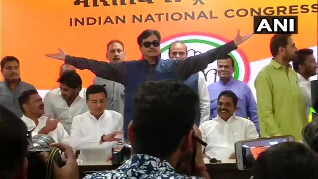 ಬಿಜೆಪಿ 1 ಮ್ಯಾನ್ ಶೋ, 2 ಮ್ಯಾನ್ ಆರ್ಮಿ: ‘ಕೈ’ಸೇರಿದ ಬಿಜೆಪಿ ಶಾಟ್ಗನ್! ಬಿಜೆಪಿ 1 ಮ್ಯಾನ್ ಶೋ, 2 ಮ್ಯಾನ್ ಆರ್ಮಿ: ‘ಕೈ’ಸೇರಿದ ಬಿಜೆಪಿ ಶಾಟ್ಗನ್!