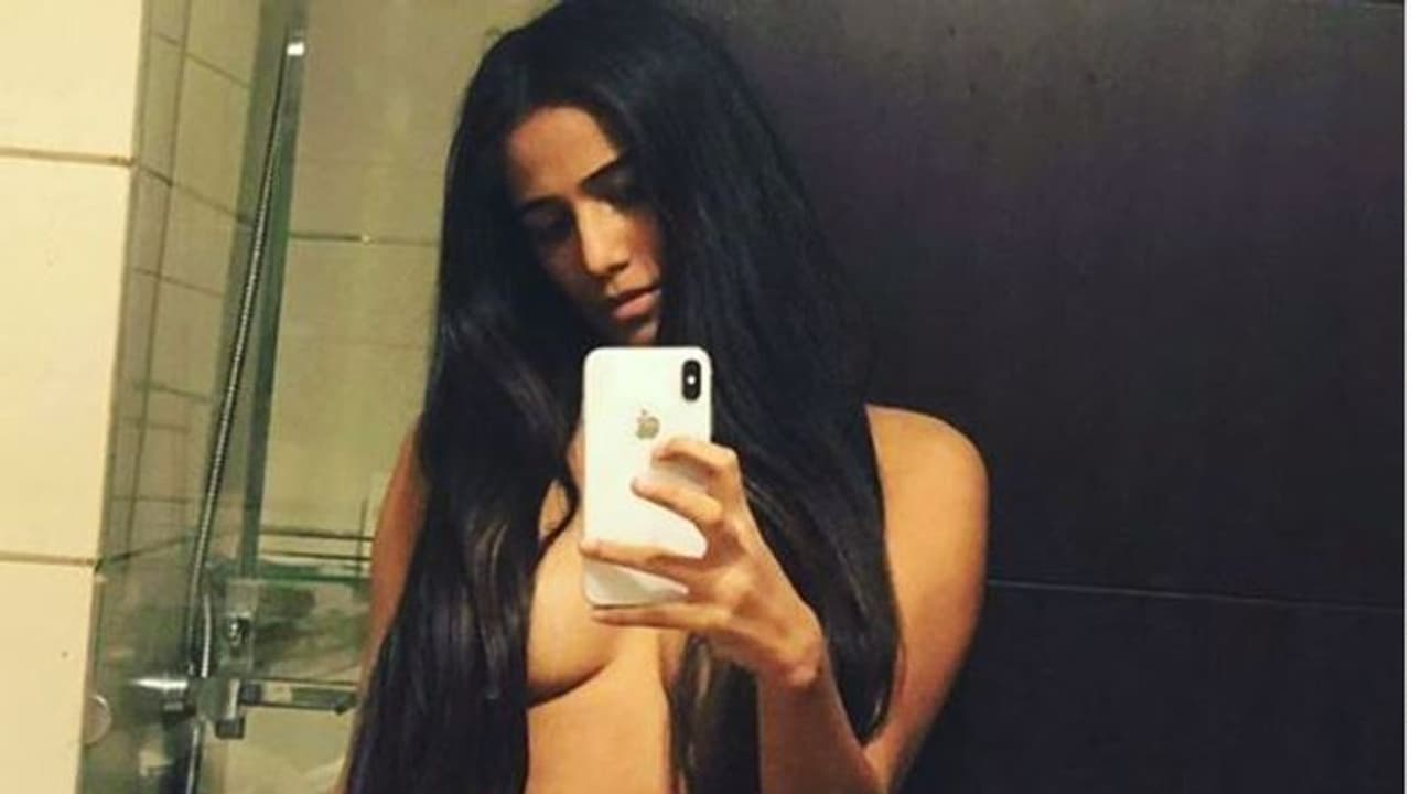Poonam Pandey’s topless picture and corona kiss with latest boyfriend Poonam Pandey’s topless picture and corona kiss with latest boyfriend