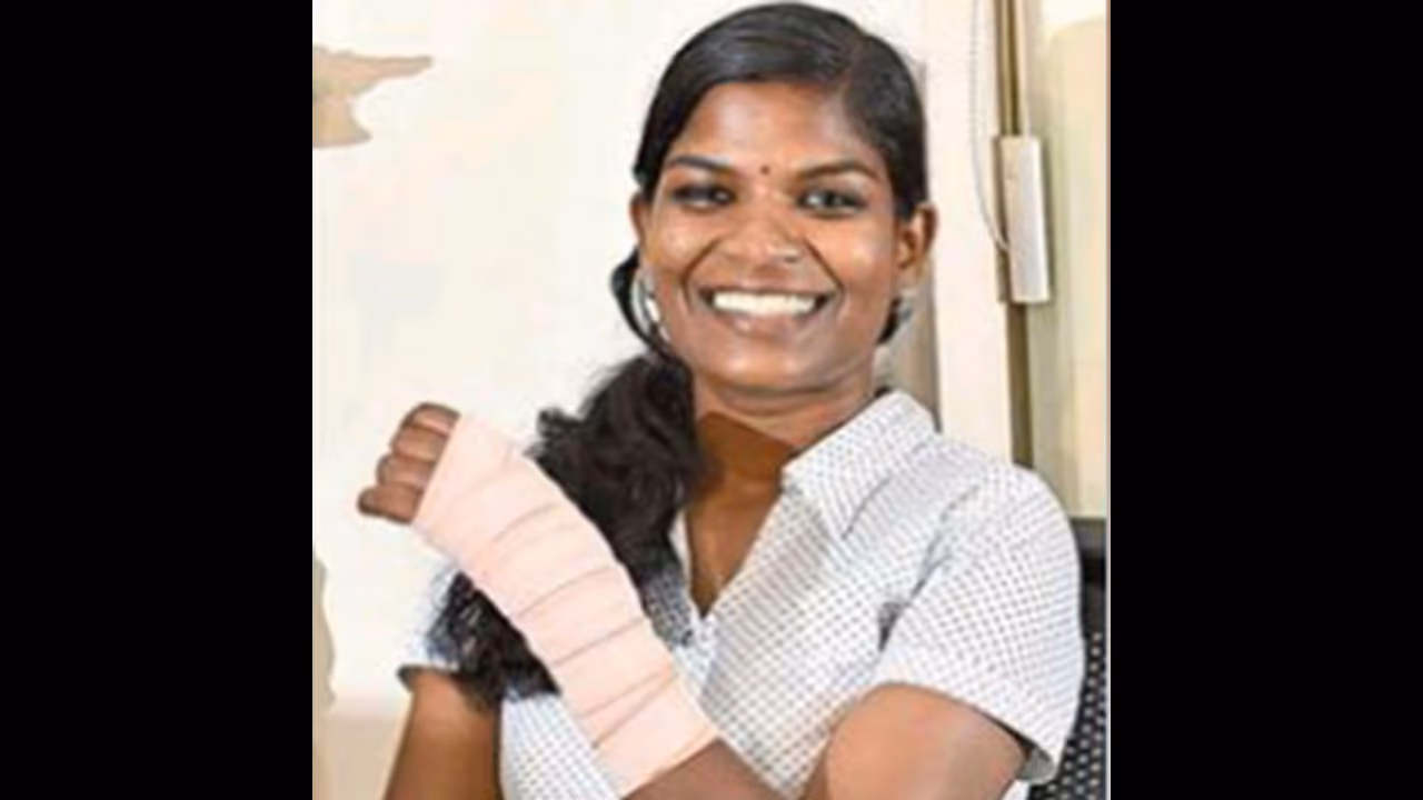 ஆதிவாசி பெண்ணுக்கு சபாஷ் போடு..! ஓலை குடிசை வீட்டு ஏழை இன்று கலெக்டர்..! இதை எல்லாம் யாரும் பாராட்டவும் மாட்டீங்க... பகிரவும் மாட்டீங்களே..! ஆதிவாசி பெண்ணுக்கு சபாஷ் போடு..! ஓலை குடிசை வீட்டு ஏழை இன்று கலெக்டர்..! இதை எல்லாம் யாரும் பாராட்டவும் மாட்டீங்க... பகிரவும் மாட்டீங்களே..!