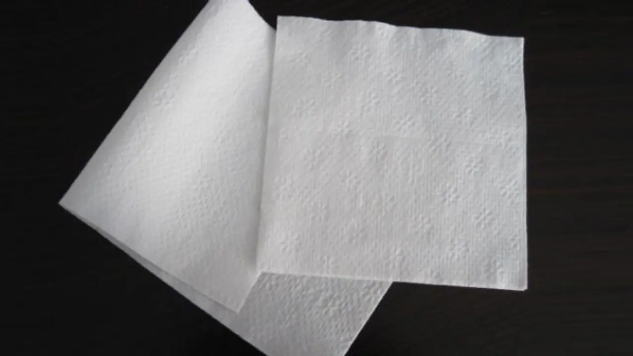 ഗുരുവായൂര്‍ നഗരസഭാ കൗണ്‍സില്‍ ഹാളിൽ ഇനി ടിഷ്യു പേപ്പര്‍ ഇല്ല, ഇനി കാണരുതെന്ന് ചെയര്‍മാന്റെ നിര്‍ദേശം