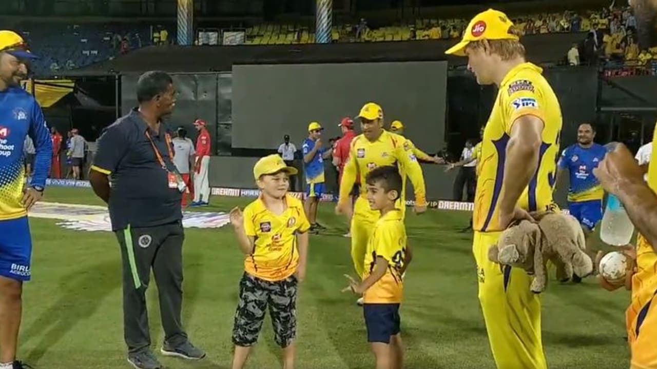 'കുട്ടിക്കളി' മാറാതെ ധോണി; ചിരിയടക്കാനാവാതെ വാട്സണും താഹിറും 'കുട്ടിക്കളി' മാറാതെ ധോണി; ചിരിയടക്കാനാവാതെ വാട്സണും താഹിറും