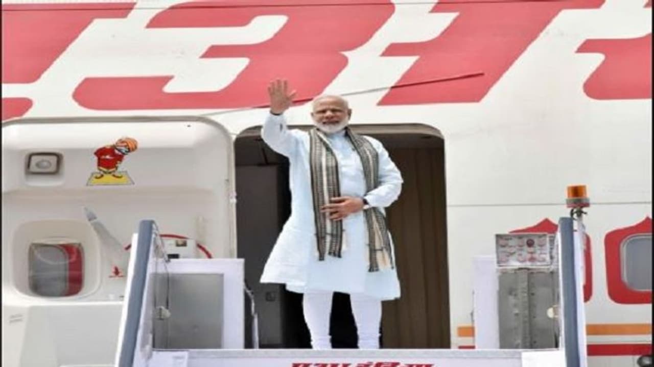 ಬಯಲಾಯ್ತು ಮೋದಿ ವಿದೇಶ ಪ್ರವಾಸದ ಖರ್ಚು: ಸಿಂಗ್ ಇಸ್ KING! ಬಯಲಾಯ್ತು ಮೋದಿ ವಿದೇಶ ಪ್ರವಾಸದ ಖರ್ಚು: ಸಿಂಗ್ ಇಸ್ KING!