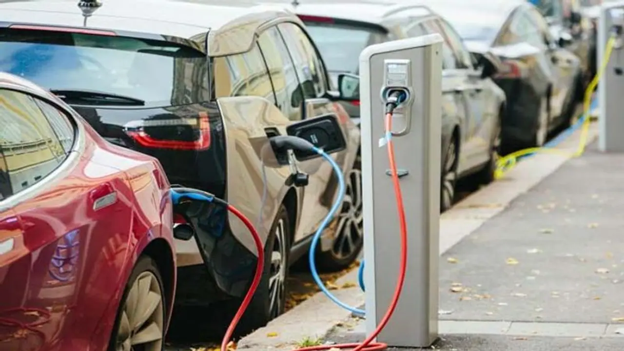 ಎಲೆಕ್ಟ್ರಿಕ್ ವಾಹನ ಖರೀದಿಸುವವರಿಗೆ 1 ಲಕ್ಷ ರೂ ಸಬ್ಸಿಡಿ ಘೋಷಿಸಿದ ಸರ್ಕಾರ! ಎಲೆಕ್ಟ್ರಿಕ್ ವಾಹನ ಖರೀದಿಸುವವರಿಗೆ 1 ಲಕ್ಷ ರೂ ಸಬ್ಸಿಡಿ ಘೋಷಿಸಿದ ಸರ್ಕಾರ!