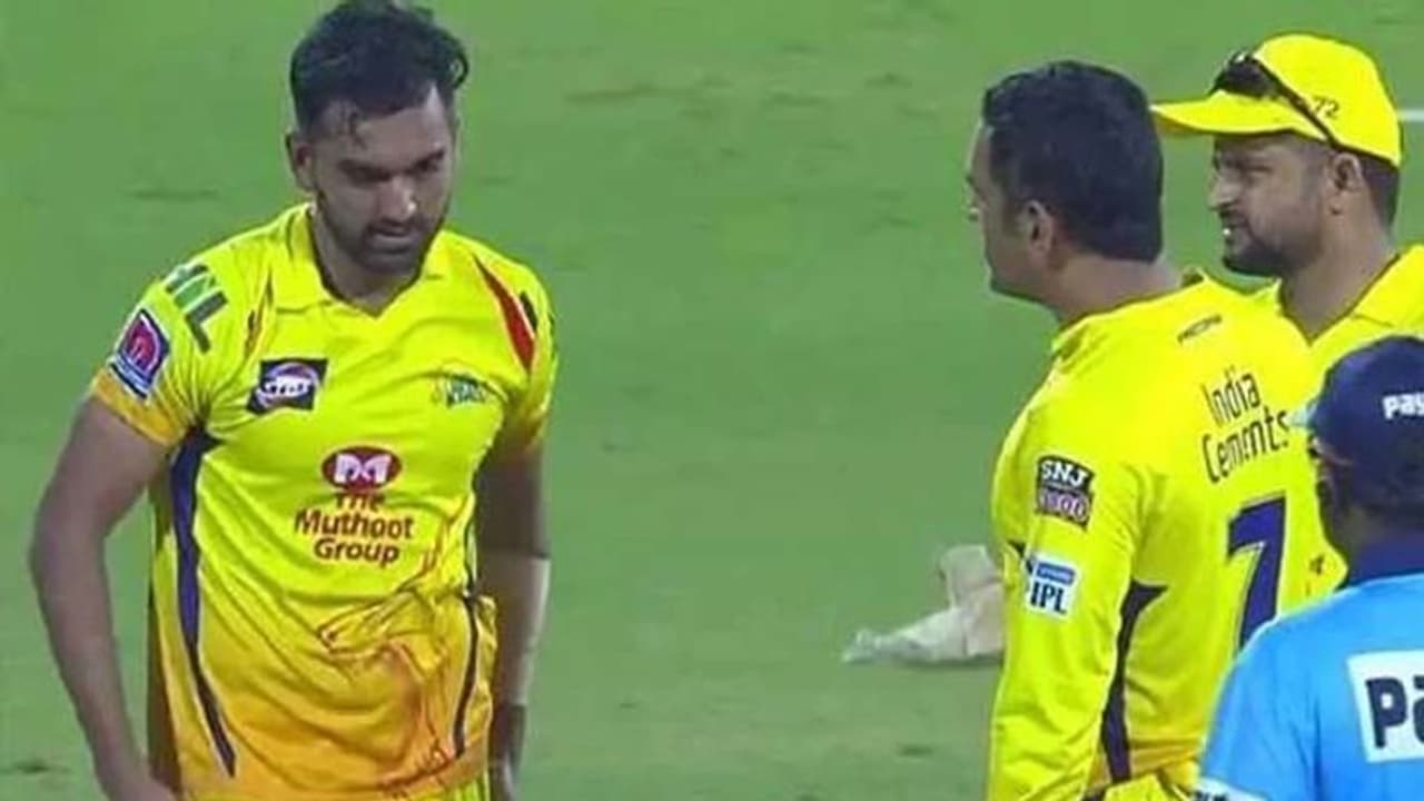 మిస్టర్ కూల్కు కోపమొచ్చింది, బౌలర్పై అరిచేసిన ధోని మిస్టర్ కూల్కు కోపమొచ్చింది, బౌలర్పై అరిచేసిన ధోని