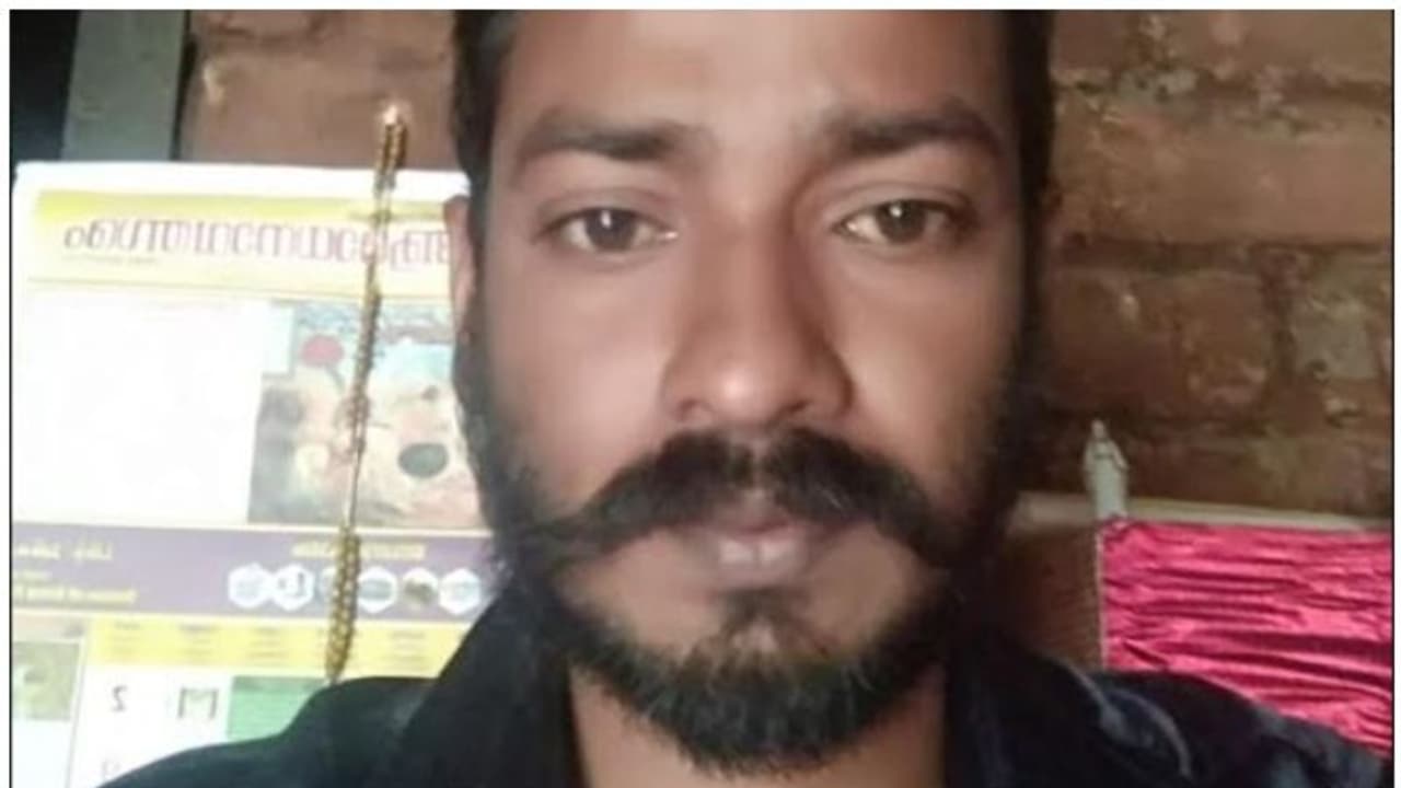 നിയന്ത്രണം നഷ്ടപ്പെട്ട വാഹനം പാലത്തില് നിന്നും വീണ് യുവാവ് മരിച്ചു നിയന്ത്രണം നഷ്ടപ്പെട്ട വാഹനം പാലത്തില് നിന്നും വീണ് യുവാവ് മരിച്ചു