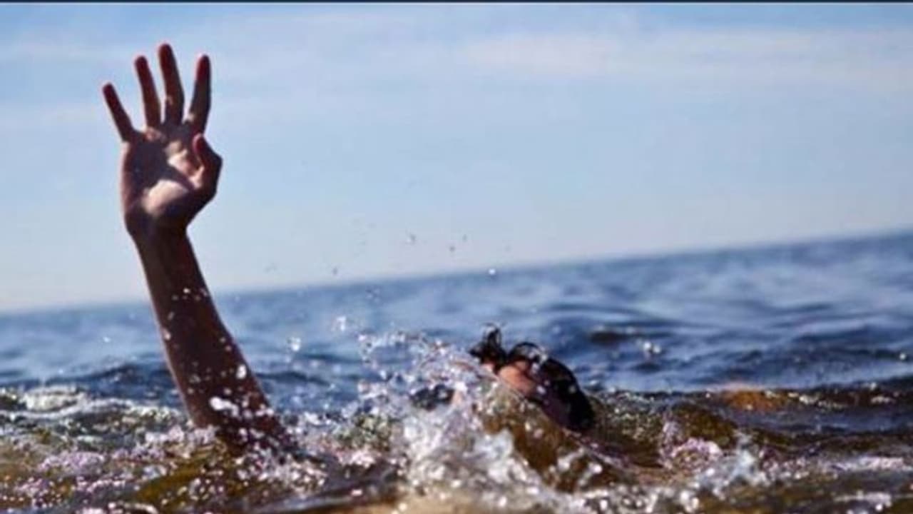 കുഴിക്കൽ ബീച്ചിൽ കാണാതായ പെൺകുട്ടികളെ കണ്ടെത്തി കുഴിക്കൽ ബീച്ചിൽ കാണാതായ പെൺകുട്ടികളെ കണ്ടെത്തി