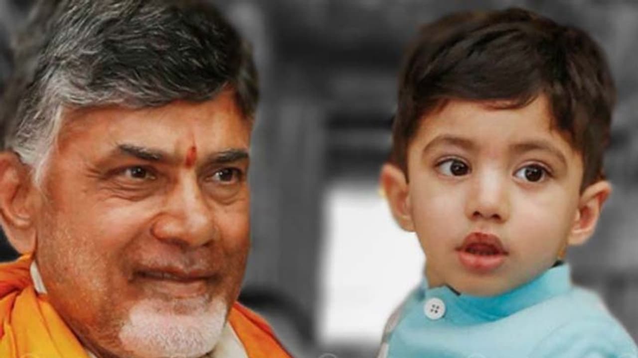 తాతా ఎక్కడికెళుతున్నవన్న దేవాన్ష్: సభకు తీసుకొచ్చిన చంద్రబాబు తాతా ఎక్కడికెళుతున్నవన్న దేవాన్ష్: సభకు తీసుకొచ్చిన చంద్రబాబు