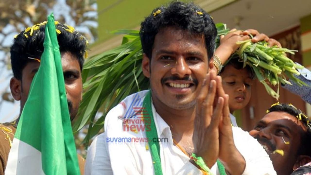 ಕರುವಿಗೂ ಬಂತು ನಿಖಿಲ್ ಕುಮಾರಸ್ವಾಮಿ ಹೆಸರು! ಕರುವಿಗೂ ಬಂತು ನಿಖಿಲ್ ಕುಮಾರಸ್ವಾಮಿ ಹೆಸರು!