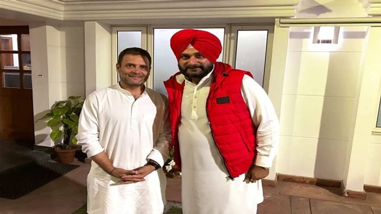 ಮುನಿದಿದ್ದ ನವಜೋತ್ ಸಿಧುಗೆ ಹೊಸ ಜವಾಬ್ದಾರಿ ಕೊಟ್ಟ ರಾಹುಲ್! ಮುನಿದಿದ್ದ ನವಜೋತ್ ಸಿಧುಗೆ ಹೊಸ ಜವಾಬ್ದಾರಿ ಕೊಟ್ಟ ರಾಹುಲ್!