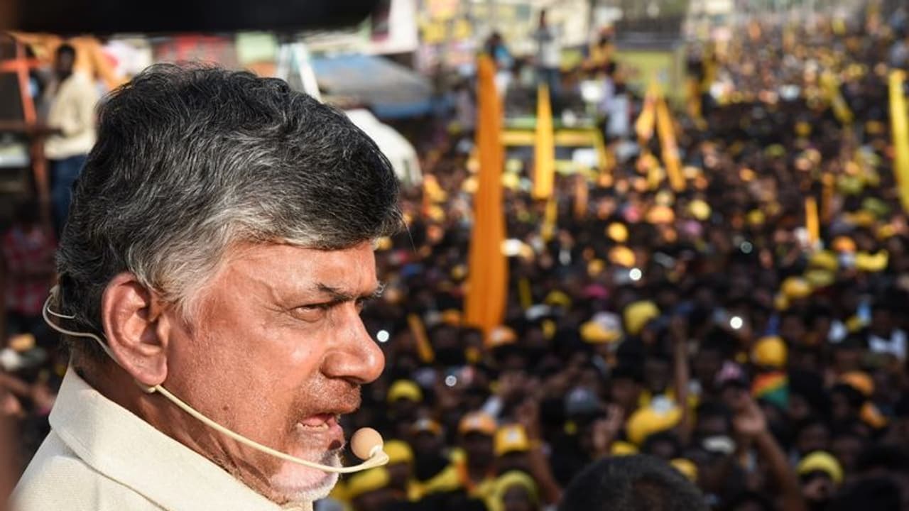 నేను అడ్డుకొని ఉంటే జగన్ పాదయాత్ర చేసేవాడా: బాబు నేను అడ్డుకొని ఉంటే జగన్ పాదయాత్ర చేసేవాడా: బాబు