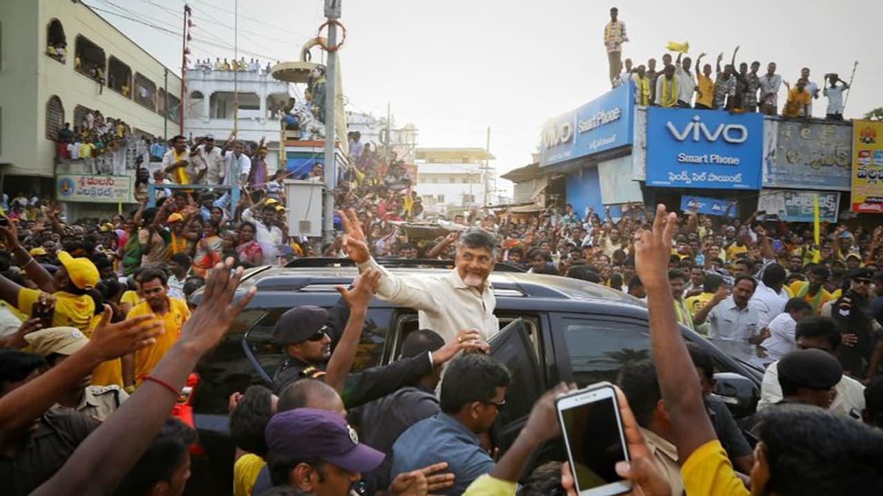 జగన్ ఇలాఖాలో చంద్రబాబుకు తెలుగు తమ్ముళ్ల షాక్: అవాక్కైన మాజీ సీఎం జగన్ ఇలాఖాలో చంద్రబాబుకు తెలుగు తమ్ముళ్ల షాక్: అవాక్కైన మాజీ సీఎం