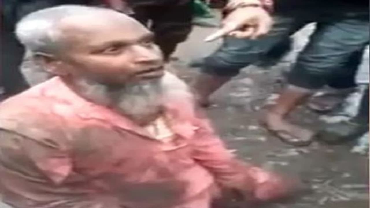 ಗೋಮಾಂಸ ಮಾರಾಟದ ಆರೋಪ: ಥಳಿಸಿ ಹಂದಿ ಮಾಂಸ ತಿನ್ನಿಸಿದ ಗುಂಪು! ಗೋಮಾಂಸ ಮಾರಾಟದ ಆರೋಪ: ಥಳಿಸಿ ಹಂದಿ ಮಾಂಸ ತಿನ್ನಿಸಿದ ಗುಂಪು!