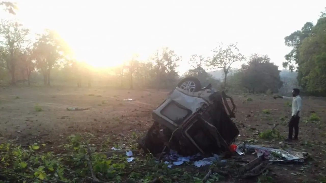 Breaking: BJP MLA, 4 policemen die in naxal attack