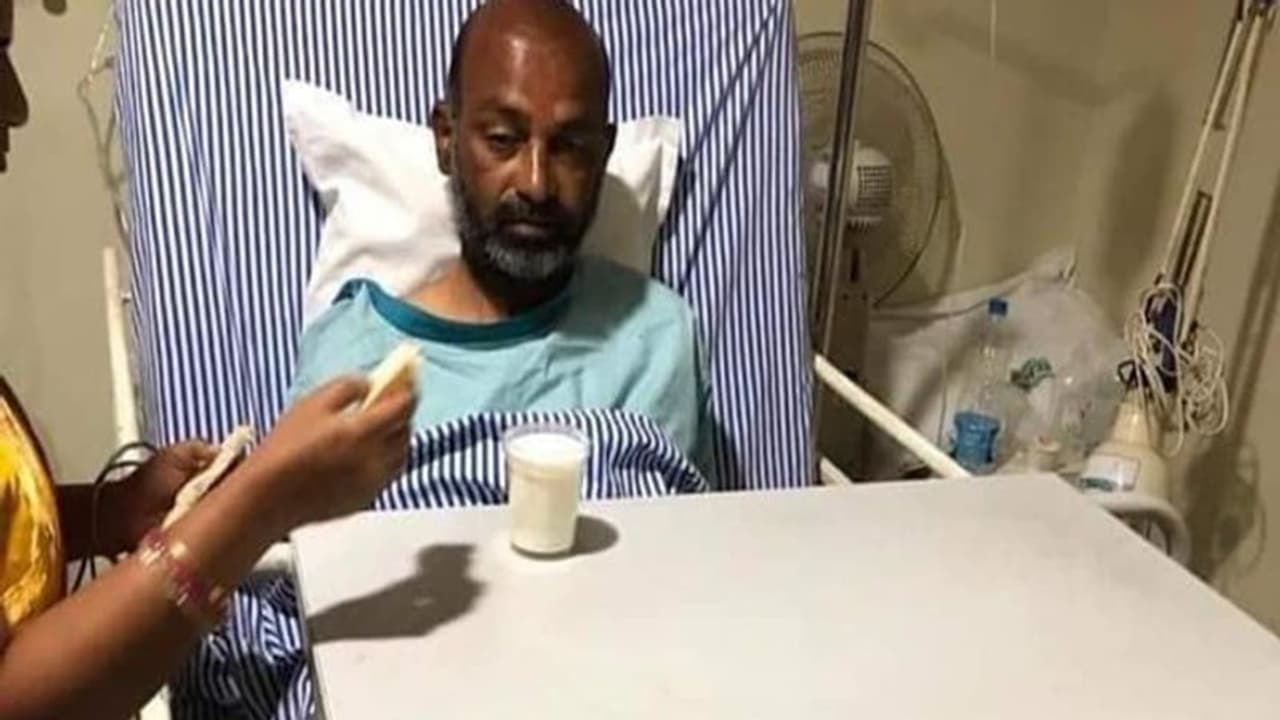 కరీంనగర్ ఎంపీ అభ్యర్థికి తీవ్ర అస్వస్థత... హుటాహుటిన ఆస్పత్రికి తరలింపు కరీంనగర్ ఎంపీ అభ్యర్థికి తీవ్ర అస్వస్థత... హుటాహుటిన ఆస్పత్రికి తరలింపు