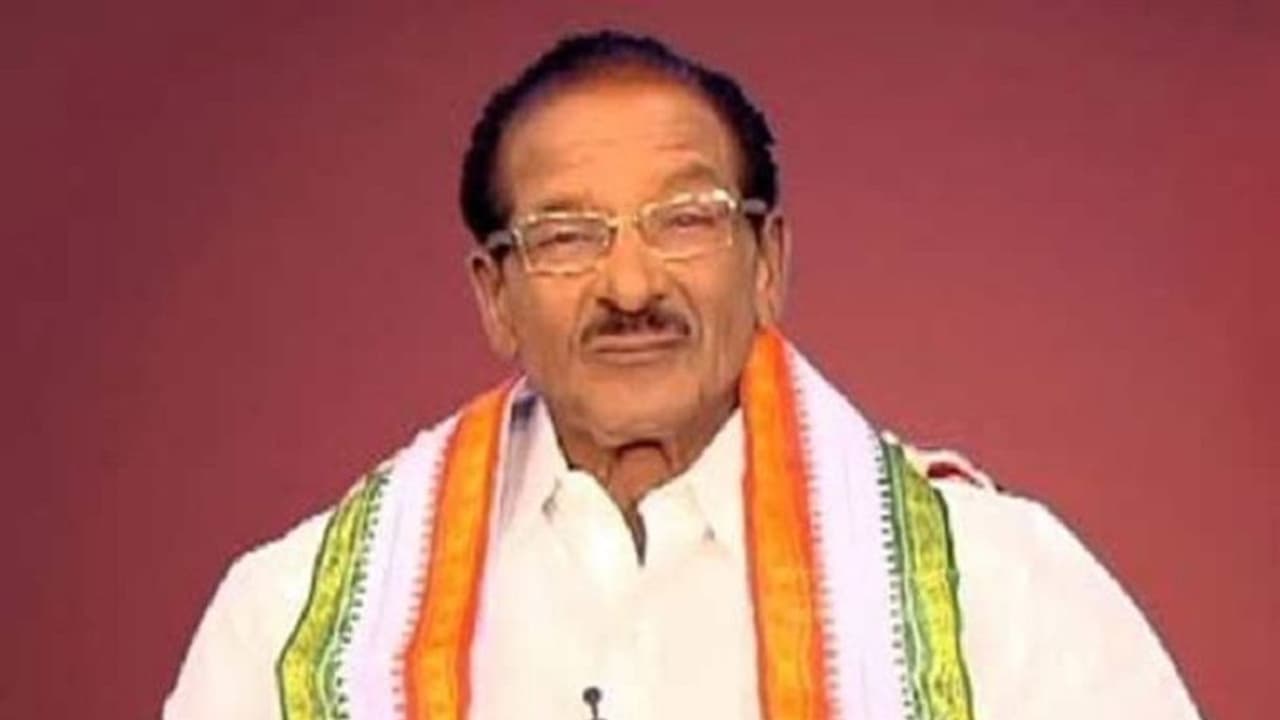 டாஸ்மாக் கடைகளில் மது வேண்டாம்... பதநீர், பழச்சாறு விற்கலாம்.. எடப்பாடியாருக்கு குமரி அனந்தன் பலே யோசனை! டாஸ்மாக் கடைகளில் மது வேண்டாம்... பதநீர், பழச்சாறு விற்கலாம்.. எடப்பாடியாருக்கு குமரி அனந்தன் பலே யோசனை!