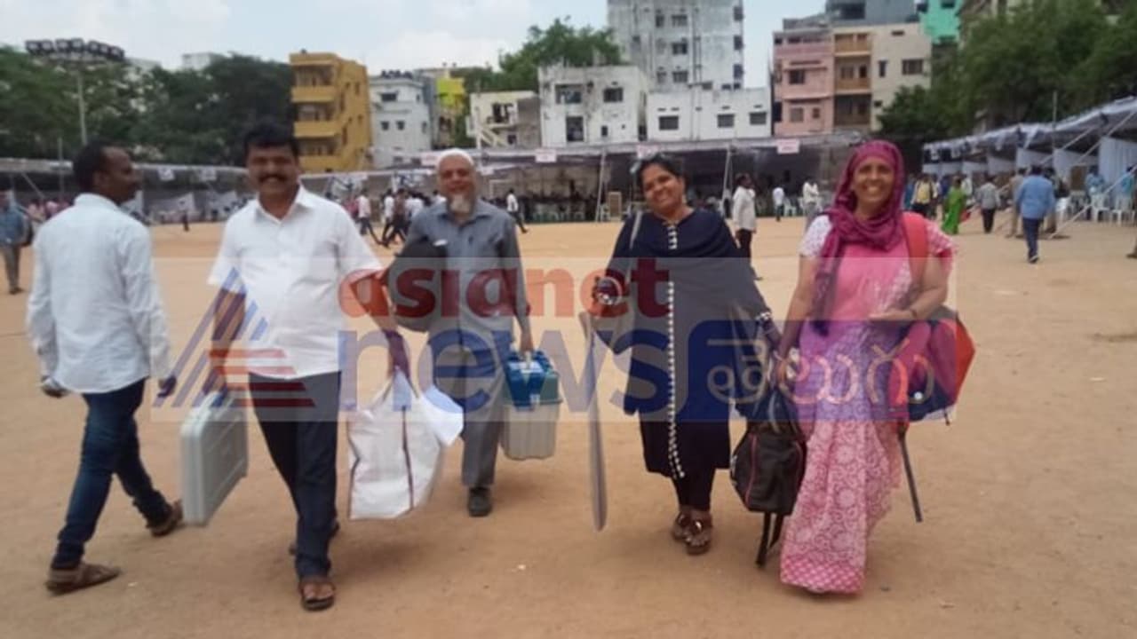 ఏపీలో ఎన్నికలకు ఏర్పాట్లు పూర్తి: గాజువాకలోనే అత్యధిక ఓటర్లు ఏపీలో ఎన్నికలకు ఏర్పాట్లు పూర్తి: గాజువాకలోనే అత్యధిక ఓటర్లు