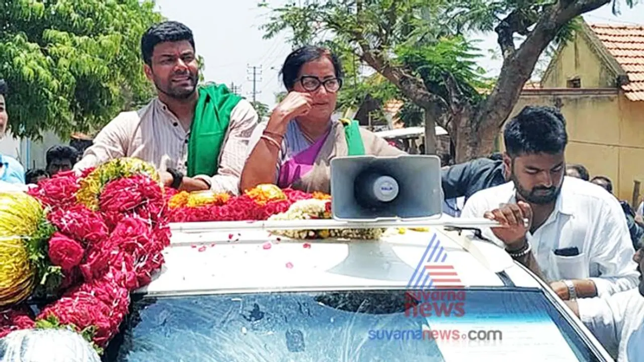 'ಮಂಡ್ಯದಲ್ಲಿ ಸುಮಲತಾ ಗೆಲುವು ಖಚಿತ : ಎದುರಾಳಿಗಳಿಗೆ ಕಾಡುತ್ತಿದೆ ಸೋಲಿನ ಭಯ' 'ಮಂಡ್ಯದಲ್ಲಿ ಸುಮಲತಾ ಗೆಲುವು ಖಚಿತ : ಎದುರಾಳಿಗಳಿಗೆ ಕಾಡುತ್ತಿದೆ ಸೋಲಿನ ಭಯ'