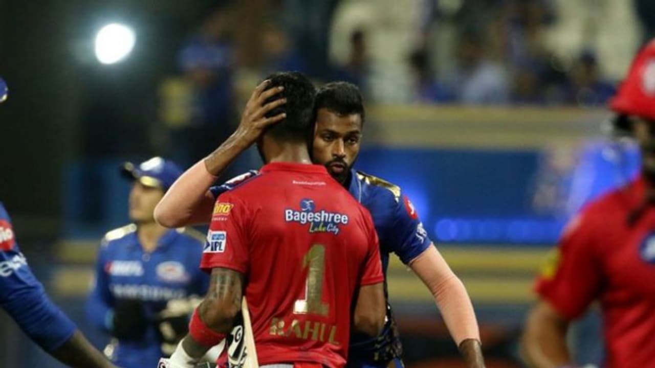 ഹര്ദ്ദിക് പാണ്ഡ്യയെ അടിച്ചു പറത്തി കെ എല് രാഹുലിന്റെ വെടിക്കെട്ട് സെഞ്ചുറി; കൈയടിച്ച് ക്രിക്കറ്റ് ലോകം ഹര്ദ്ദിക് പാണ്ഡ്യയെ അടിച്ചു പറത്തി കെ എല് രാഹുലിന്റെ വെടിക്കെട്ട് സെഞ്ചുറി; കൈയടിച്ച് ക്രിക്കറ്റ് ലോകം