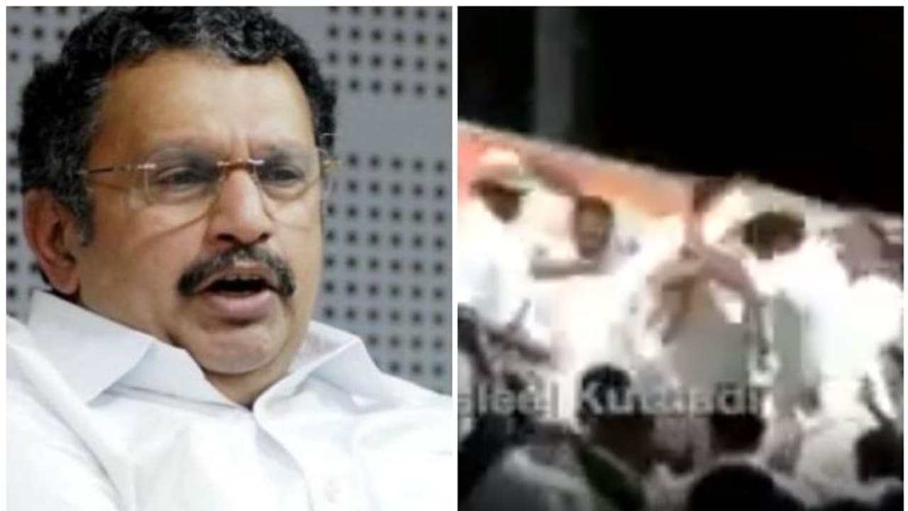 പ്രവര്ത്തകര് മാലയിട്ട് സ്വീകരിക്കുന്നതിനിടെ സ്റ്റേജ് തകര്ന്നു; കൂളായി മുരളീധരന് പ്രവര്ത്തകര് മാലയിട്ട് സ്വീകരിക്കുന്നതിനിടെ സ്റ്റേജ് തകര്ന്നു; കൂളായി മുരളീധരന്