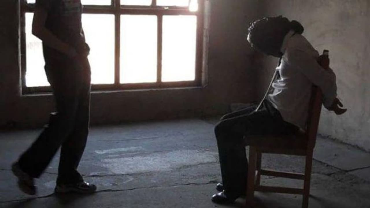 ശമ്പളം കിട്ടിയില്ല; ബോസ്സിനെ തട്ടിക്കൊണ്ടുപോയി തടവില് പാര്പ്പിച്ചു, ജീവനക്കാര് അറസ്റ്റില് ശമ്പളം കിട്ടിയില്ല; ബോസ്സിനെ തട്ടിക്കൊണ്ടുപോയി തടവില് പാര്പ്പിച്ചു, ജീവനക്കാര് അറസ്റ്റില്