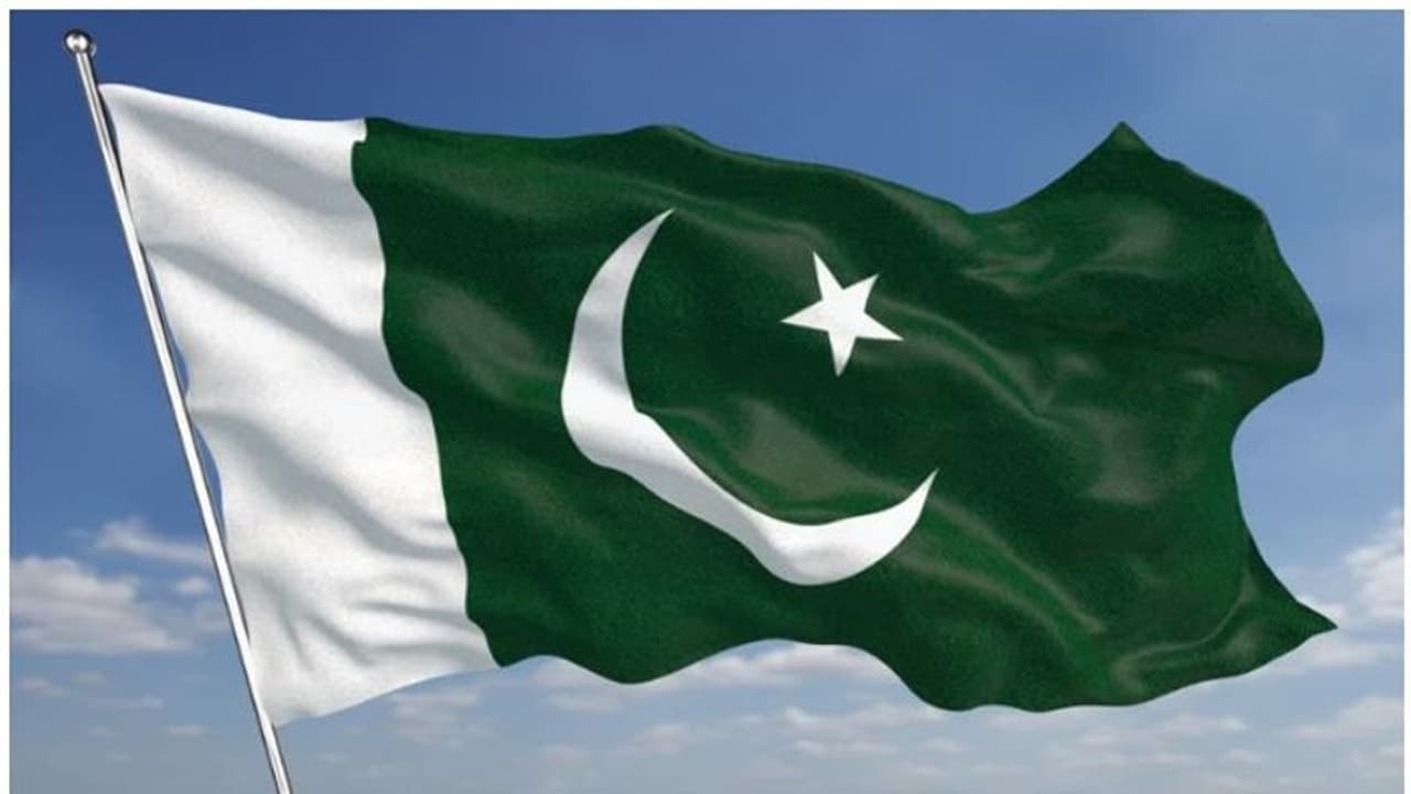 ഹിന്ദു പെണ്കുട്ടികളെ മതം മാറ്റിയ സംഭവം; നിര്ബന്ധിത മതപരിവര്ത്തനം അല്ലെന്ന് പാക്ക് കോടതി ഹിന്ദു പെണ്കുട്ടികളെ മതം മാറ്റിയ സംഭവം; നിര്ബന്ധിത മതപരിവര്ത്തനം അല്ലെന്ന് പാക്ക് കോടതി