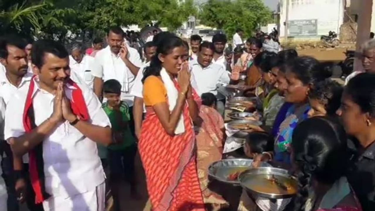 ரஜினி யார் என்பது தெரியும்... உயிரே போனாலும் விடமாட்டேன்... கொக்கரிக்கும் கரூர் ஜோதிமணி..! ரஜினி யார் என்பது தெரியும்... உயிரே போனாலும் விடமாட்டேன்... கொக்கரிக்கும் கரூர் ஜோதிமணி..!