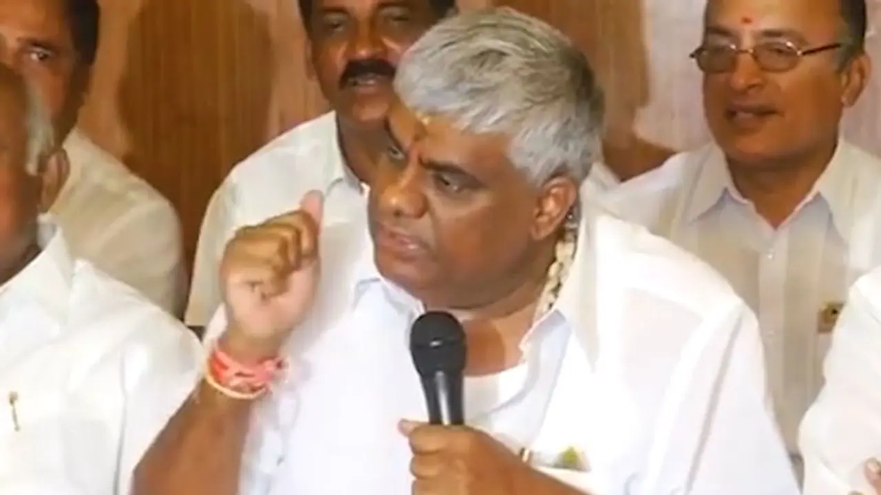 ಸ್ವಲ್ಪ ದಿನ ಗ್ಯಾರಂಟಿ ಯೋಜನೆ ನಿಲ್ಲಿಸಿ ರೈತರ ಉಳಿಸಿ: ರಾಜ್ಯ ಸರ್ಕಾರಕ್ಕೆ ರೇವಣ್ಣ ಒತ್ತಾಯ