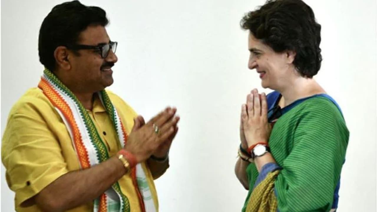 സ്മൃതി ഇറാനിയുടെ പ്രധാന സഹായി കോണ്‍ഗ്രസില്‍ ചേര്‍ന്നു