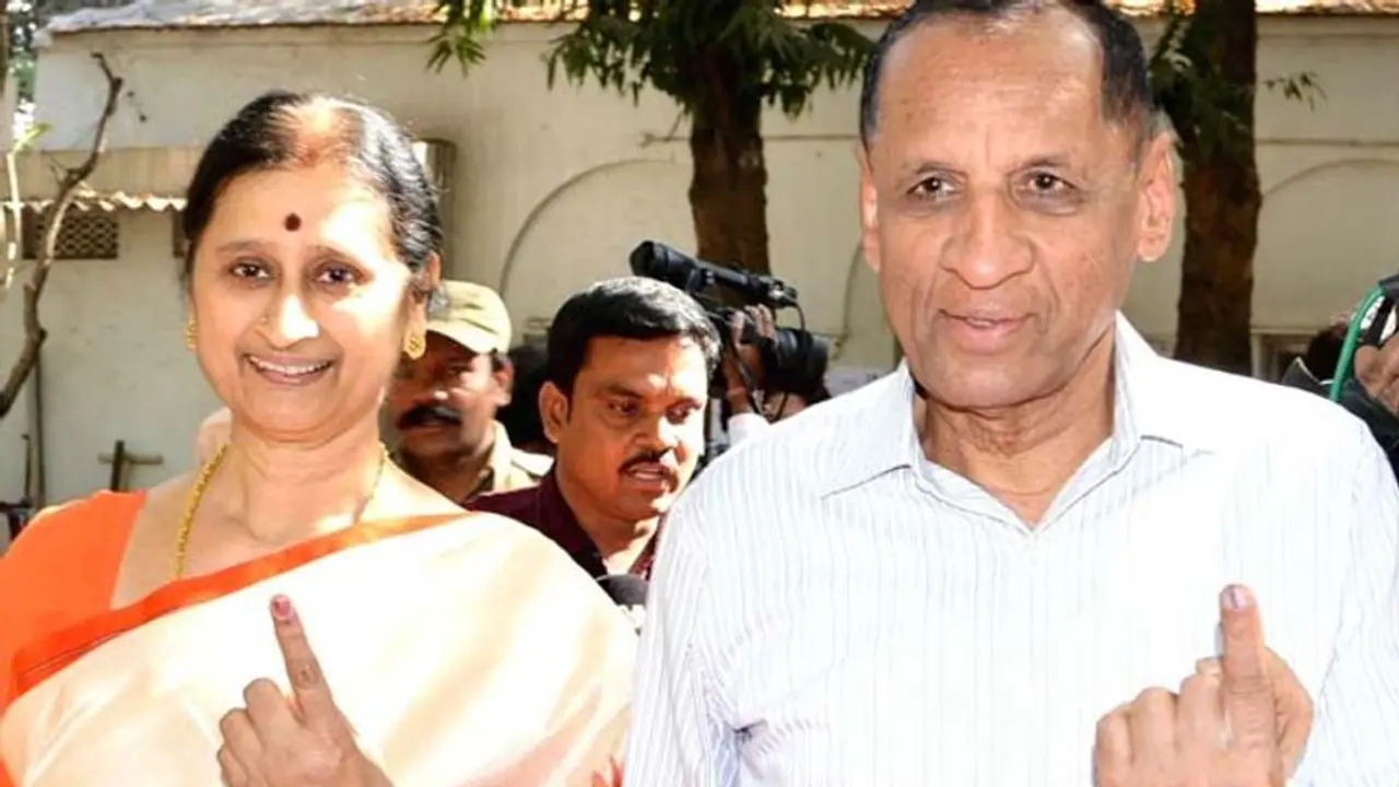 తెగిన కరెంట్ వైర్ : గవర్నర్ ఓటేసిన చోట తప్పిన ప్రమాదం తెగిన కరెంట్ వైర్ : గవర్నర్ ఓటేసిన చోట తప్పిన ప్రమాదం