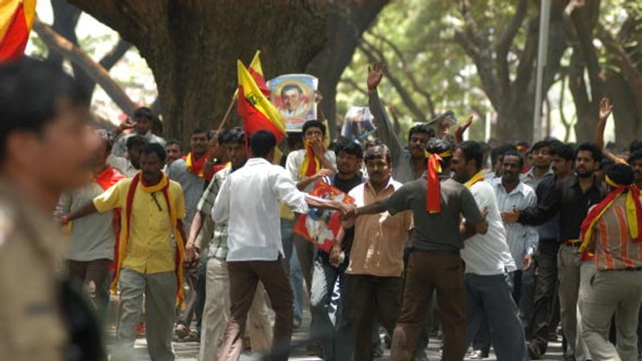 ಕನ್ನಡಪರ ಹೋರಾಟಗಾರರ ವಿರುದ್ಧ ಜಾಮೀನು ರಹಿತ ಪ್ರಕರಣ