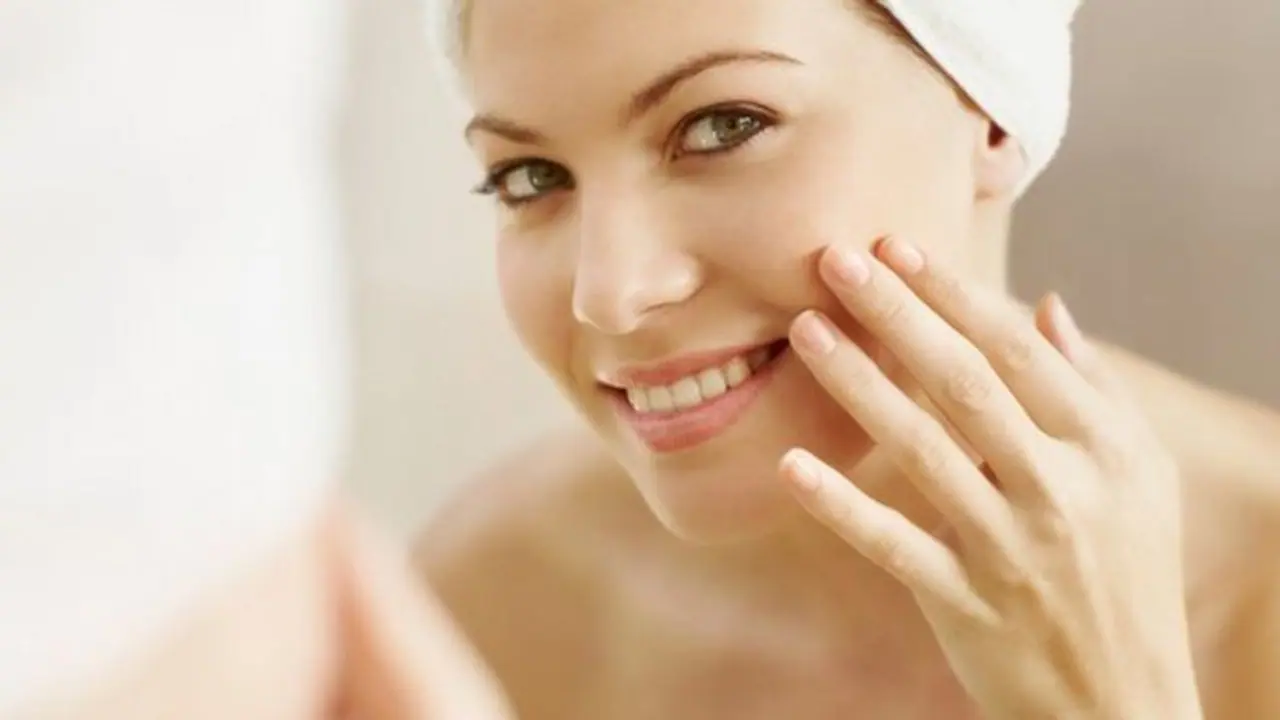 অয়েলি স্কিনের সমস্যা, ঘরোয়া উপায়ে যত্ন নিন এখন থেকেই অয়েলি স্কিনের সমস্যা, ঘরোয়া উপায়ে যত্ন নিন এখন থেকেই