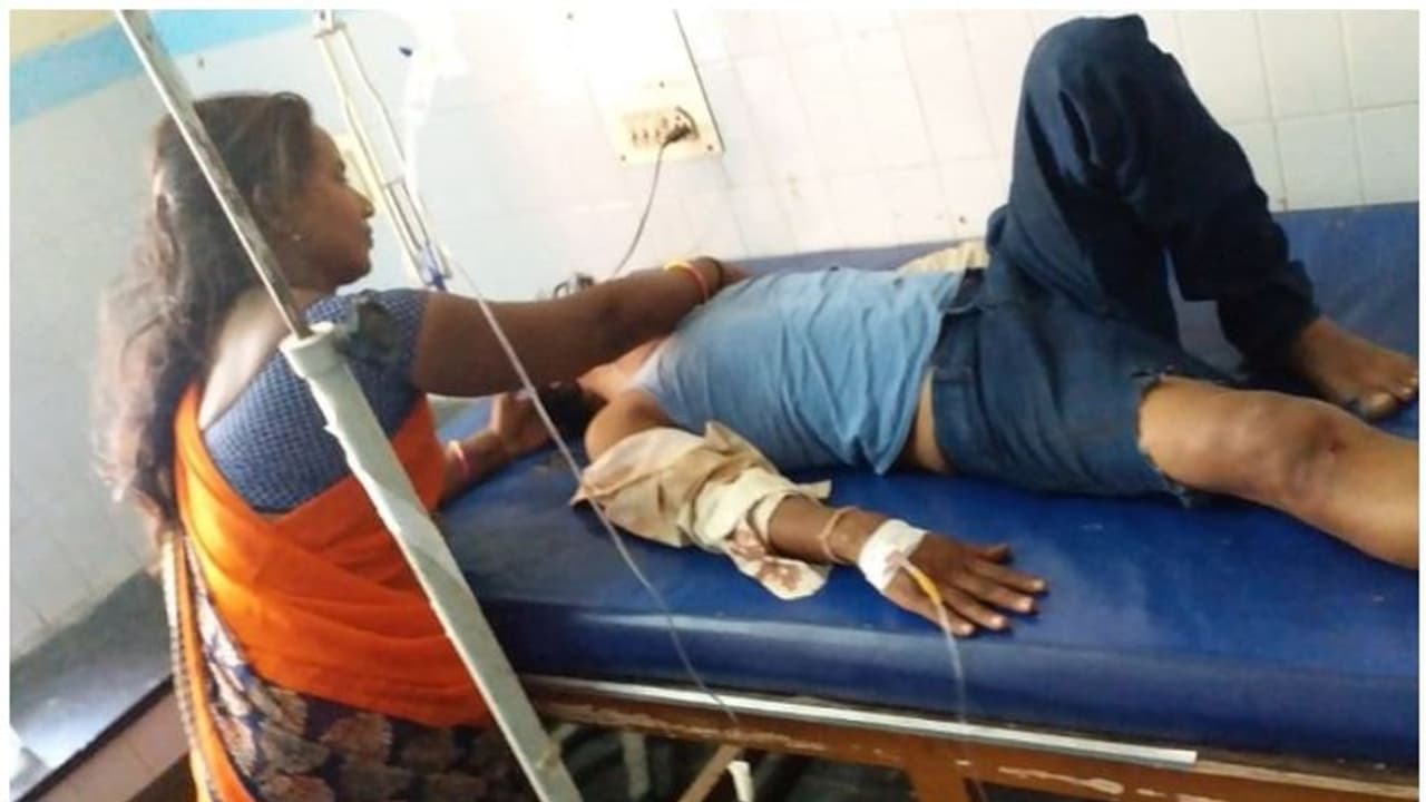 മിനി ബസ് ലോറിയിലിടിച്ച് ഏഴ് പേര്‍ മരിച്ചു; ഒമ്പത് പേര്‍ക്ക് പരിക്ക്