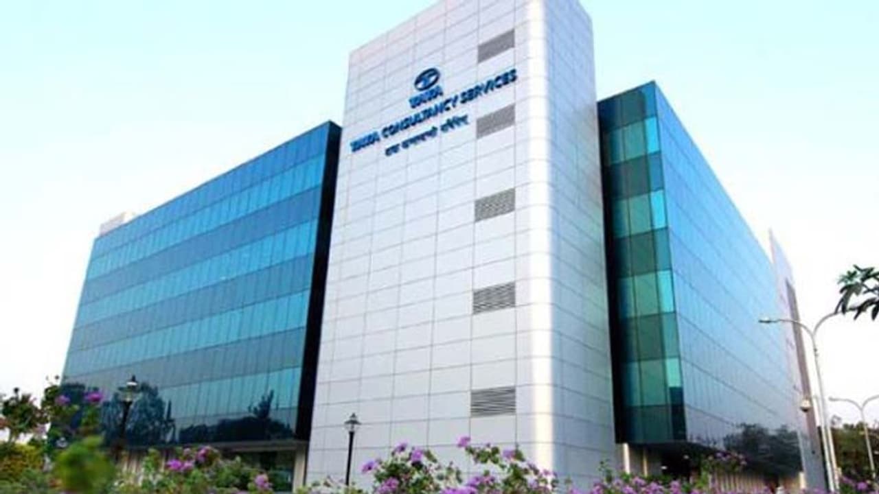 రూ. 8,126 కోట్లు: క్యూ4 లాభాల్లో టాప్ లేపిన టీసీఎస్ రూ. 8,126 కోట్లు: క్యూ4 లాభాల్లో టాప్ లేపిన టీసీఎస్