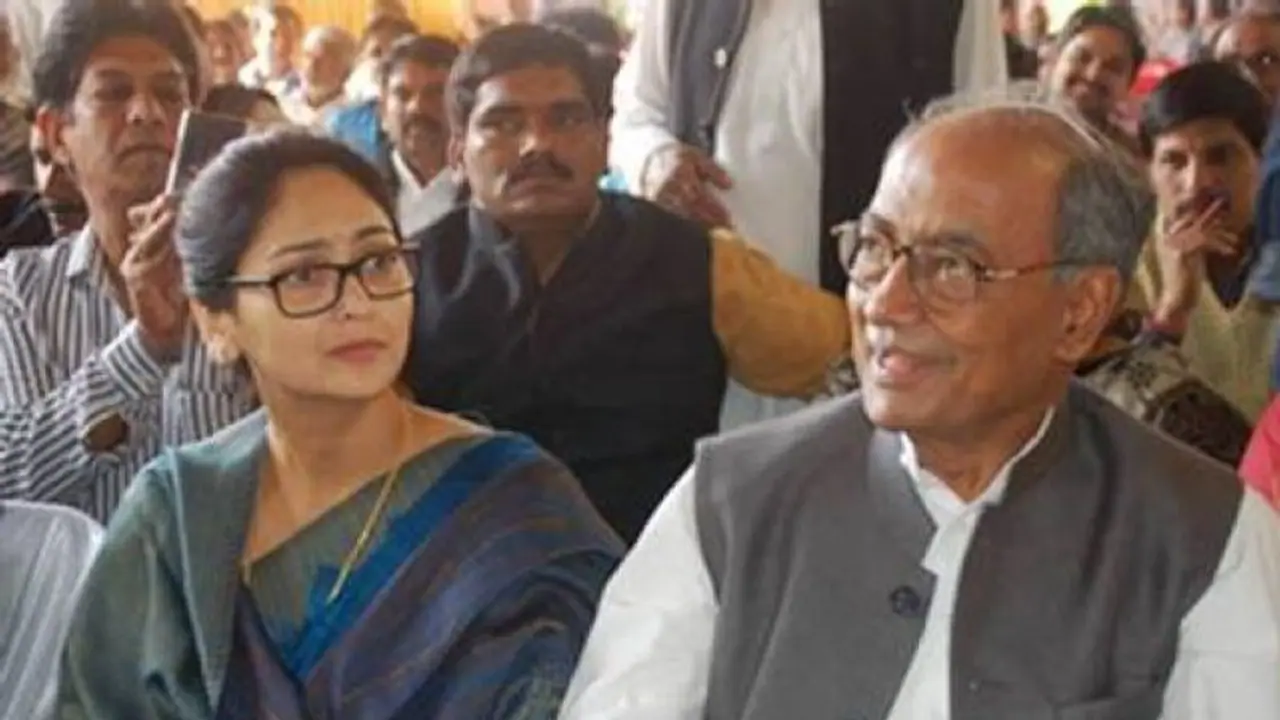 காவி உடை அணிந்து கோயில்களுக்குள் பாலியல் பலாத்காரம்... முதல்வர் முன் பகீர் புகார்..! காவி உடை அணிந்து கோயில்களுக்குள் பாலியல் பலாத்காரம்... முதல்வர் முன் பகீர் புகார்..!