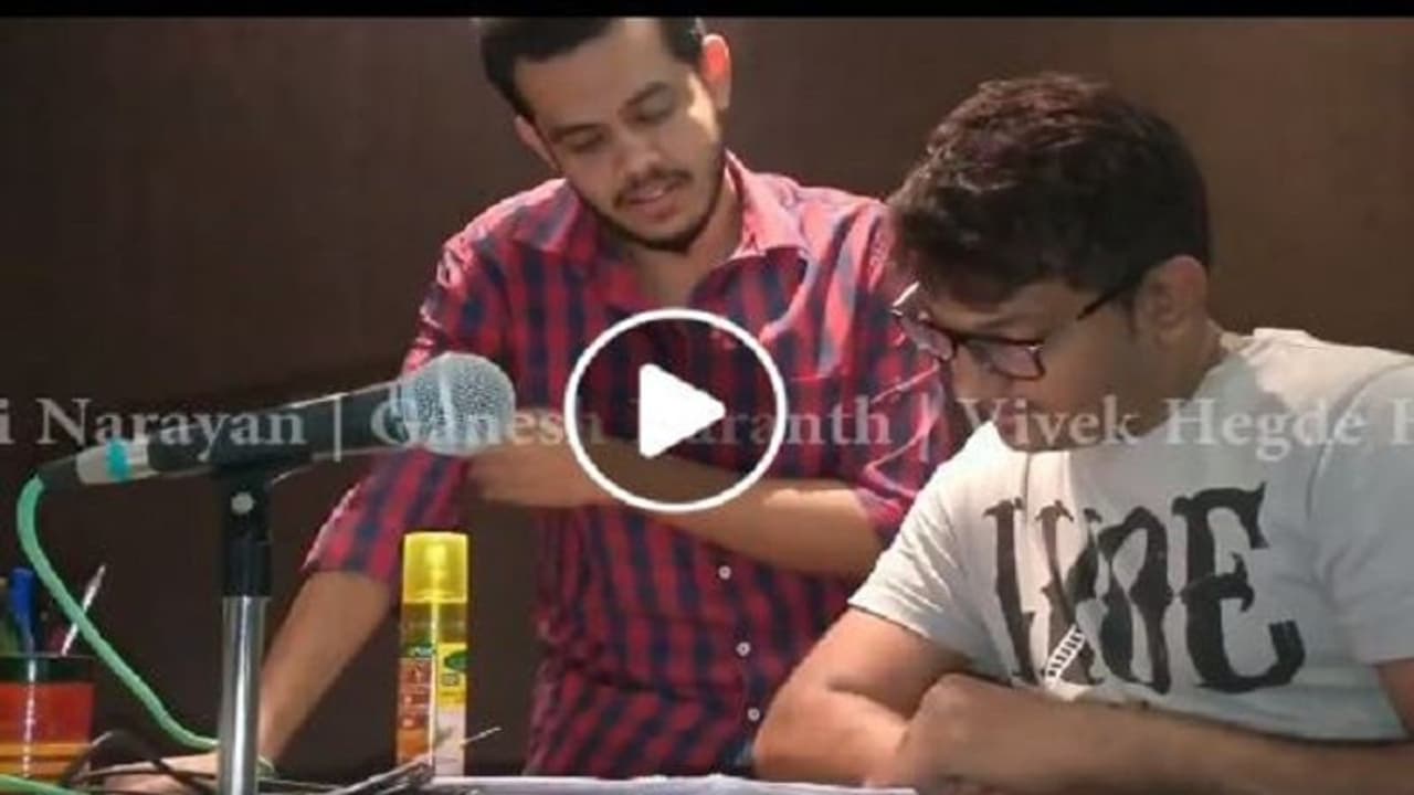 ರಾಜಕಾರಣದ ನಡುವೆ ಒಂದು ಬ್ರೇಕ್... ನಾವು ವೋಟ್ ಒತ್ತೋರು ಹಾಡ್ ಕೇಳ್ಕ ಬನ್ನಿ! ರಾಜಕಾರಣದ ನಡುವೆ ಒಂದು ಬ್ರೇಕ್... ನಾವು ವೋಟ್ ಒತ್ತೋರು ಹಾಡ್ ಕೇಳ್ಕ ಬನ್ನಿ!