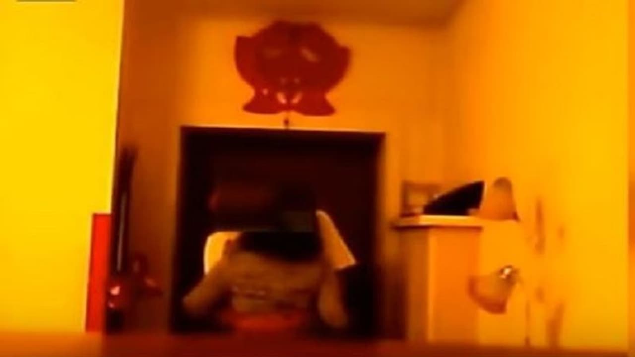 ಕ್ಯಾಮರಾ ಆಫ್ ಮಾಡಲು ಮರೆತ ಪತಿ ಮನೆಗೆ ಬಂದು ವಿಡಿಯೋ ನೋಡಿದಾಗ...! ಕ್ಯಾಮರಾ ಆಫ್ ಮಾಡಲು ಮರೆತ ಪತಿ ಮನೆಗೆ ಬಂದು ವಿಡಿಯೋ ನೋಡಿದಾಗ...!