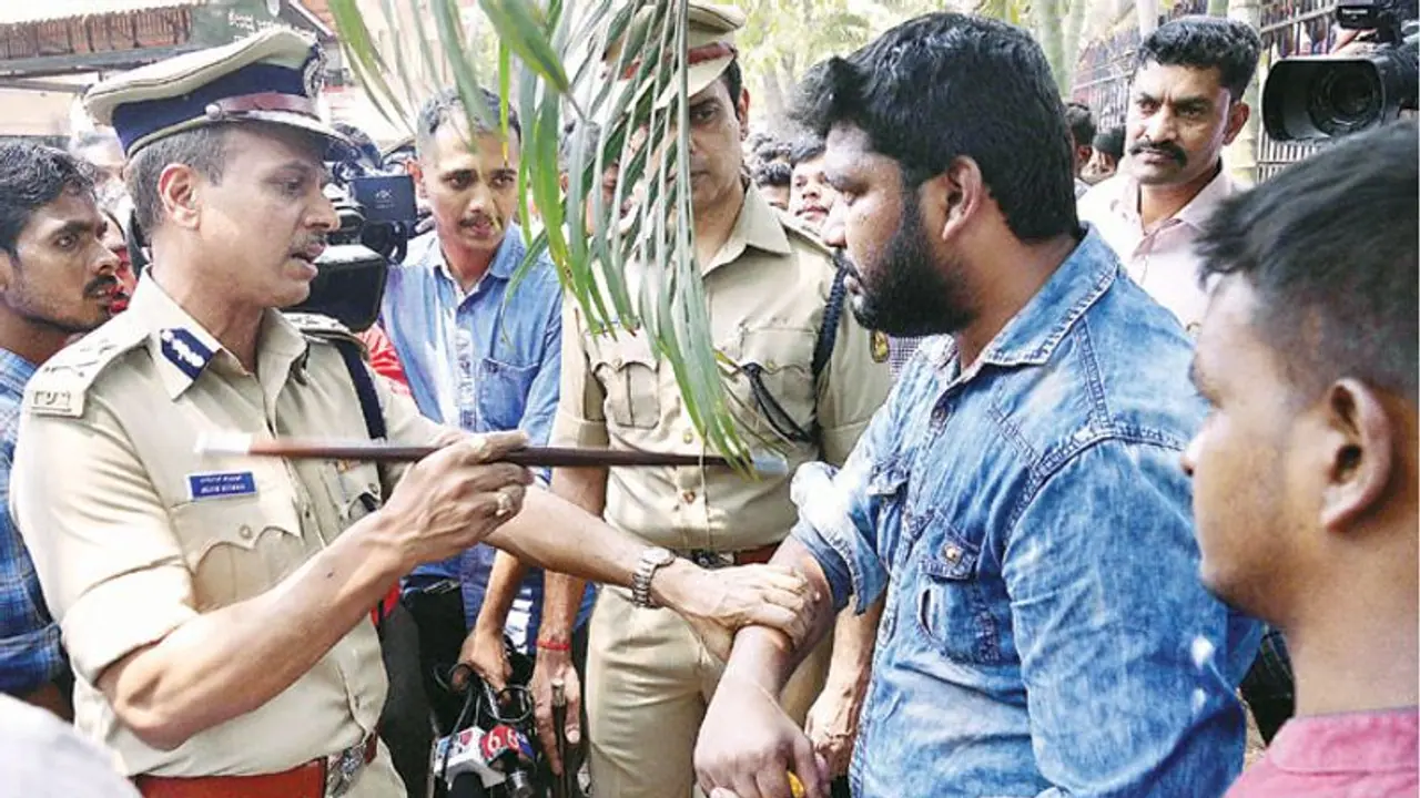 ಕಟ್ಟಿಂಗ್, ಶೇವಿಂಗ್ ಮಾಡಿಸಿ, ಫೋಟೋ ಕಳುಹಿಸಿ! : ಅಲೋಕ್ ಕುಮಾರ್ ವಾರ್ನಿಂಗ್ ಕಟ್ಟಿಂಗ್, ಶೇವಿಂಗ್ ಮಾಡಿಸಿ, ಫೋಟೋ ಕಳುಹಿಸಿ! : ಅಲೋಕ್ ಕುಮಾರ್ ವಾರ್ನಿಂಗ್