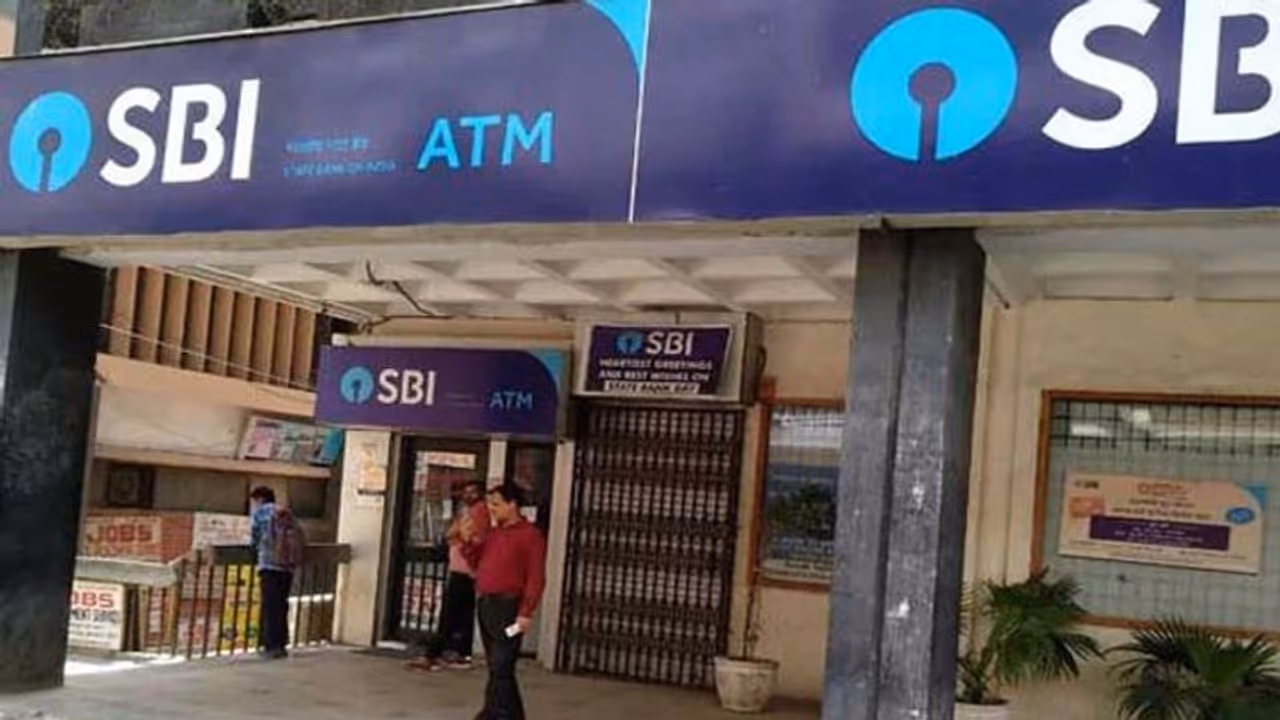 এটিএম এ টাকা তোলার আগে সাবধান, নিয়মে আসতে চলেছে পরিবর্তন, জেনে নিন এটিএম এ টাকা তোলার আগে সাবধান, নিয়মে আসতে চলেছে পরিবর্তন, জেনে নিন