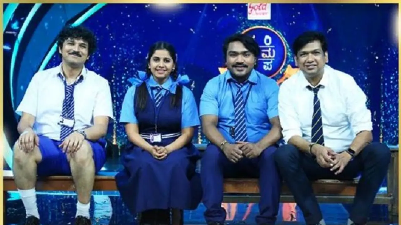 ಸರ್ಕಾರಿ ಶಾಲಾ ಮಕ್ಕಳಂತೆ ಯೂನಿಫಾರ್ಮ್ ಹಾಕಿಕೊಂಡ ಸರಿಗಮಪ ಜಡ್ಜ್ಗಳು ಸರ್ಕಾರಿ ಶಾಲಾ ಮಕ್ಕಳಂತೆ ಯೂನಿಫಾರ್ಮ್ ಹಾಕಿಕೊಂಡ ಸರಿಗಮಪ ಜಡ್ಜ್ಗಳು